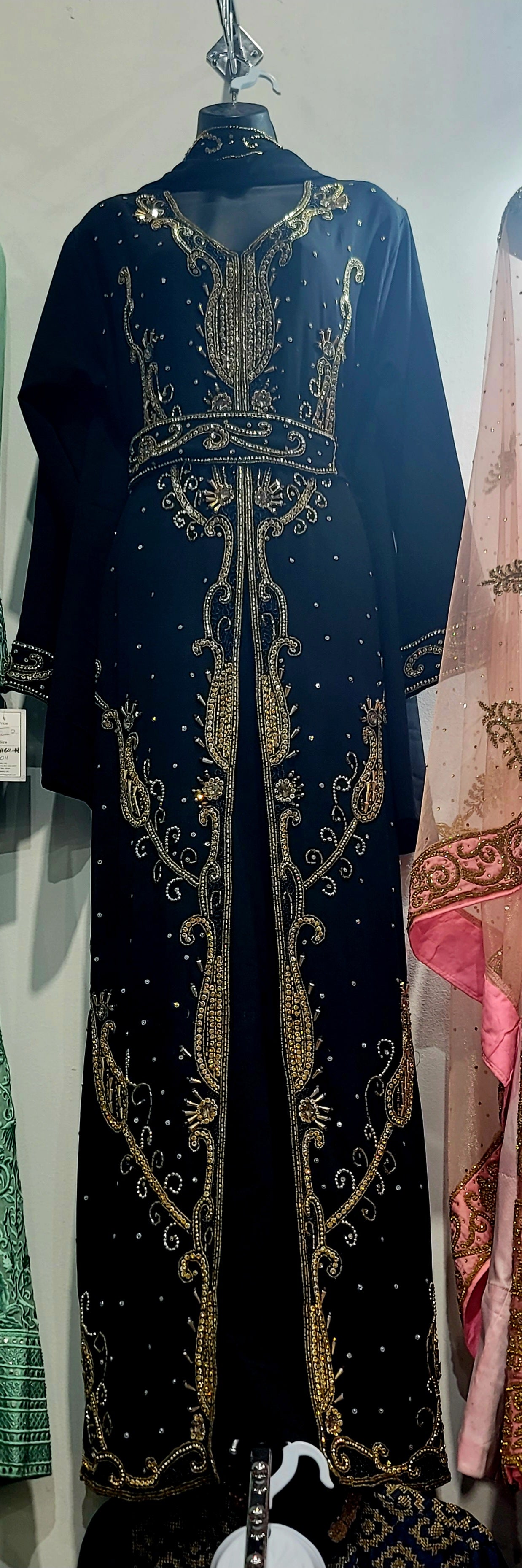 Fancy Abaya, Upper