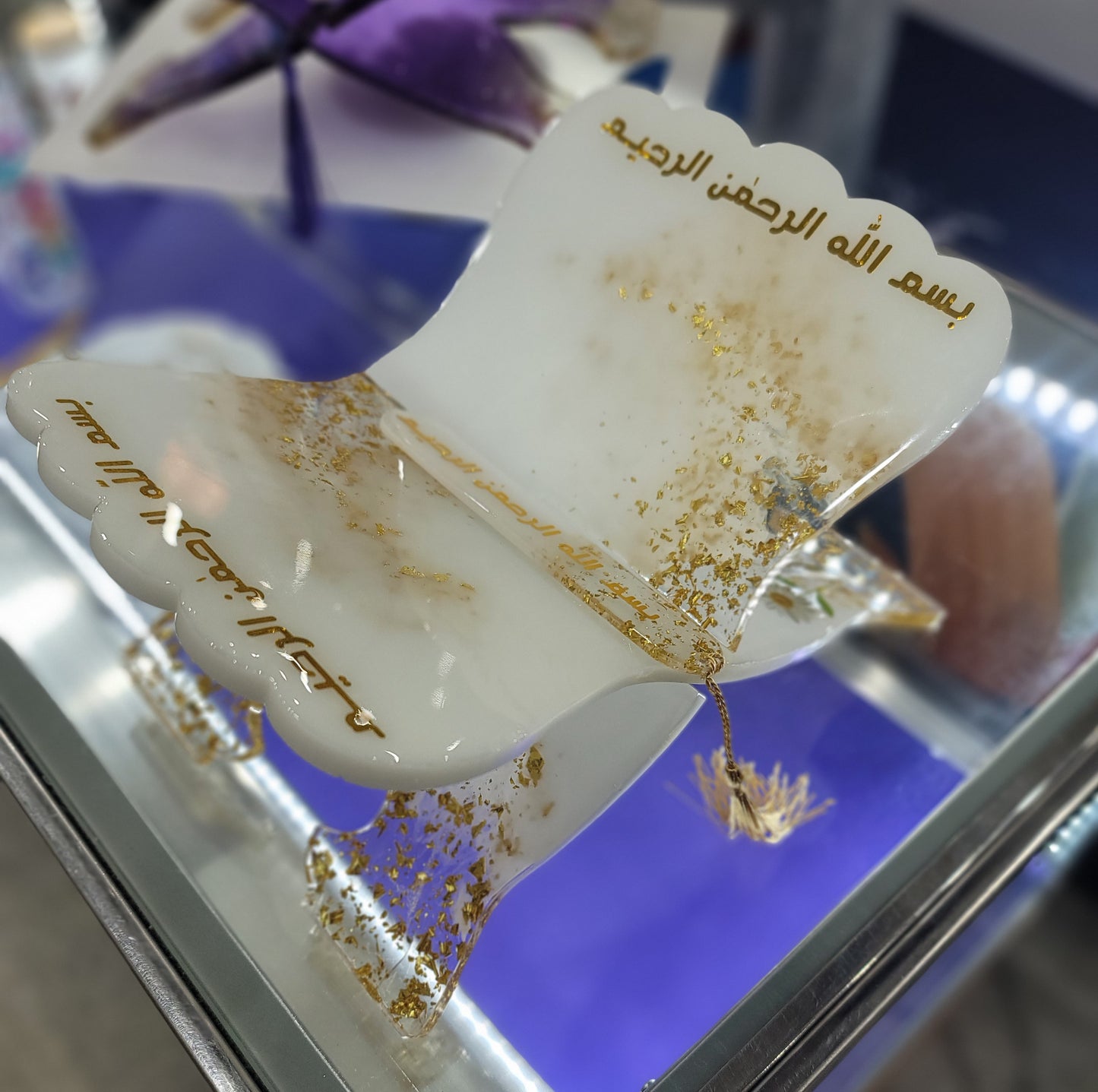 Beautiful Quaran Stand White